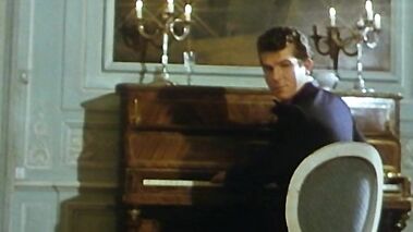 Les Bas De Soie Noire. Sc.1