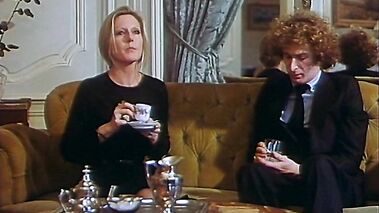 Veuves En Chaleur. Sc.2