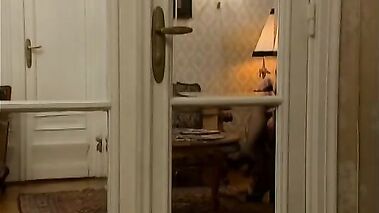 L'obsession de Laure. Sc.1