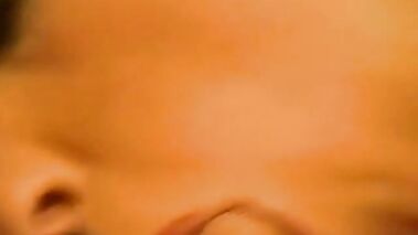 La femme experte. Sc.1